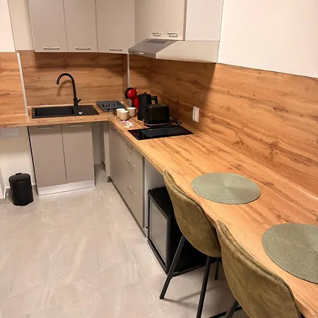 Apartman Mellis 1 *